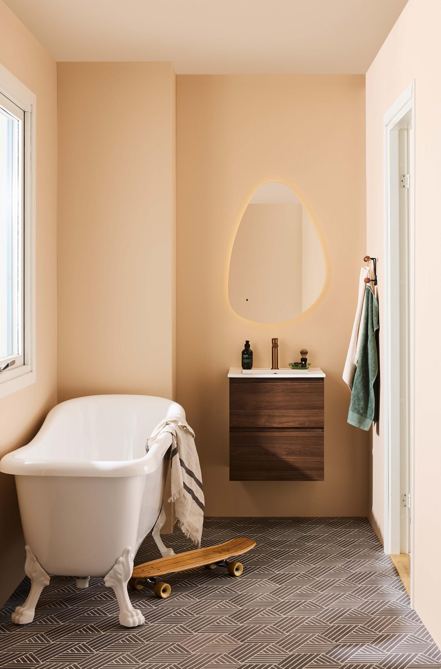 TVÄTTSTÄLLSSKÅP NORO VEGA 500 VALNÖT MED TVÄTTSTÄLL