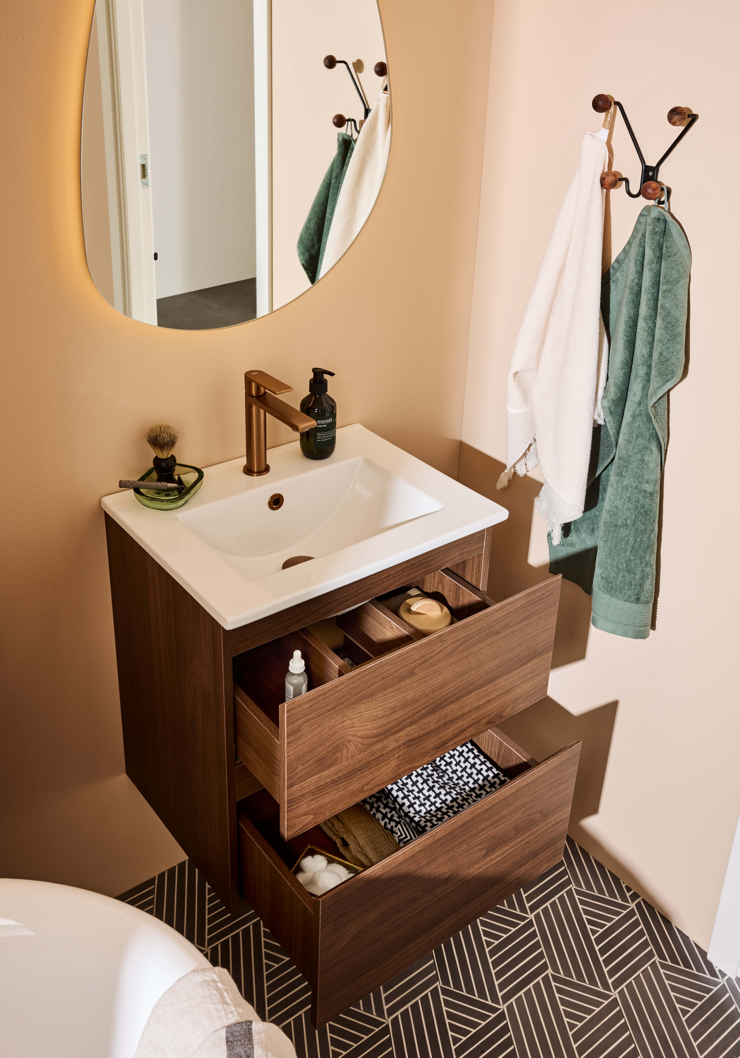 TVÄTTSTÄLLSSKÅP NORO VEGA 500 VALNÖT MED TVÄTTSTÄLL