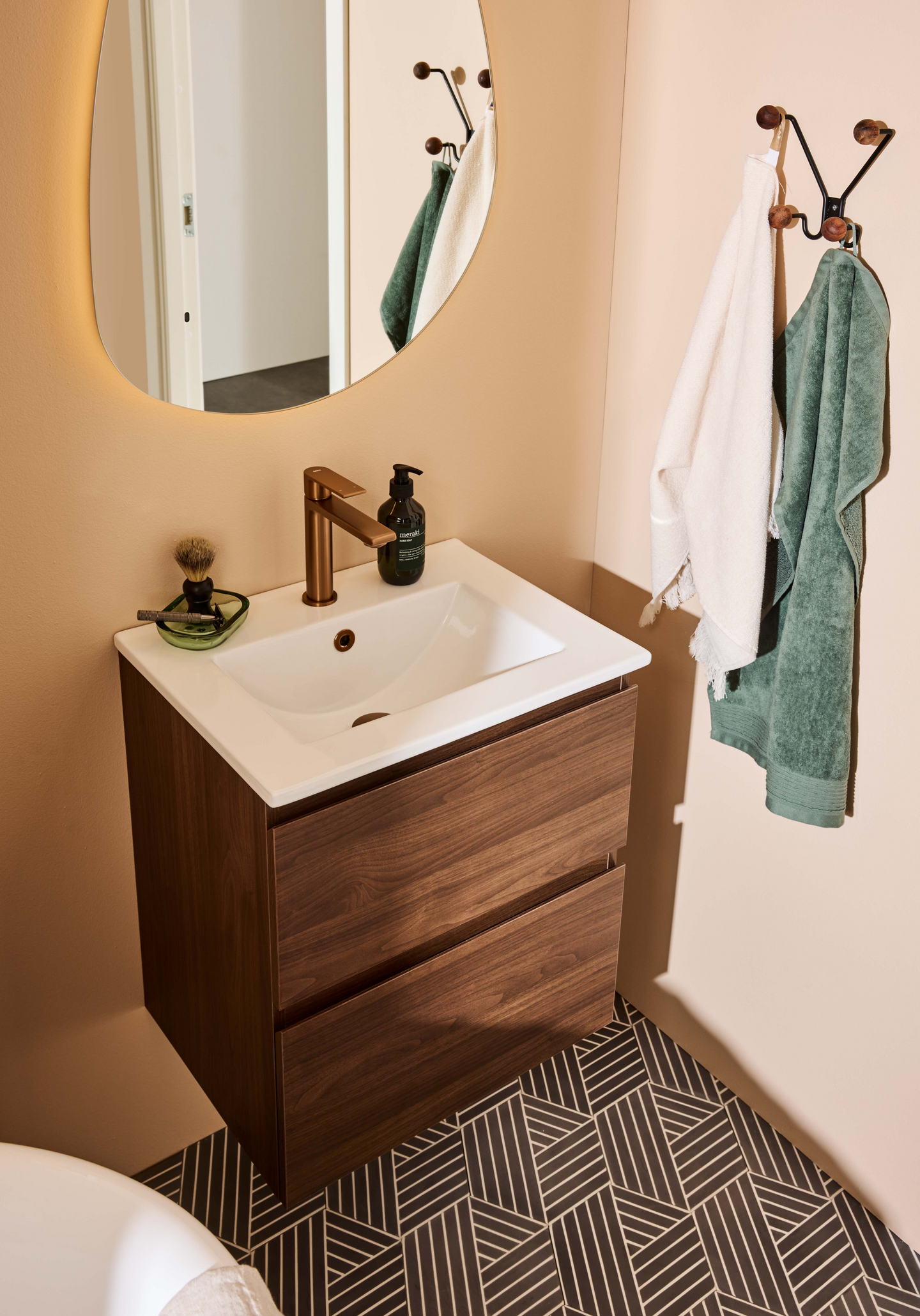 TVÄTTSTÄLLSSKÅP NORO VEGA 500 VALNÖT MED TVÄTTSTÄLL