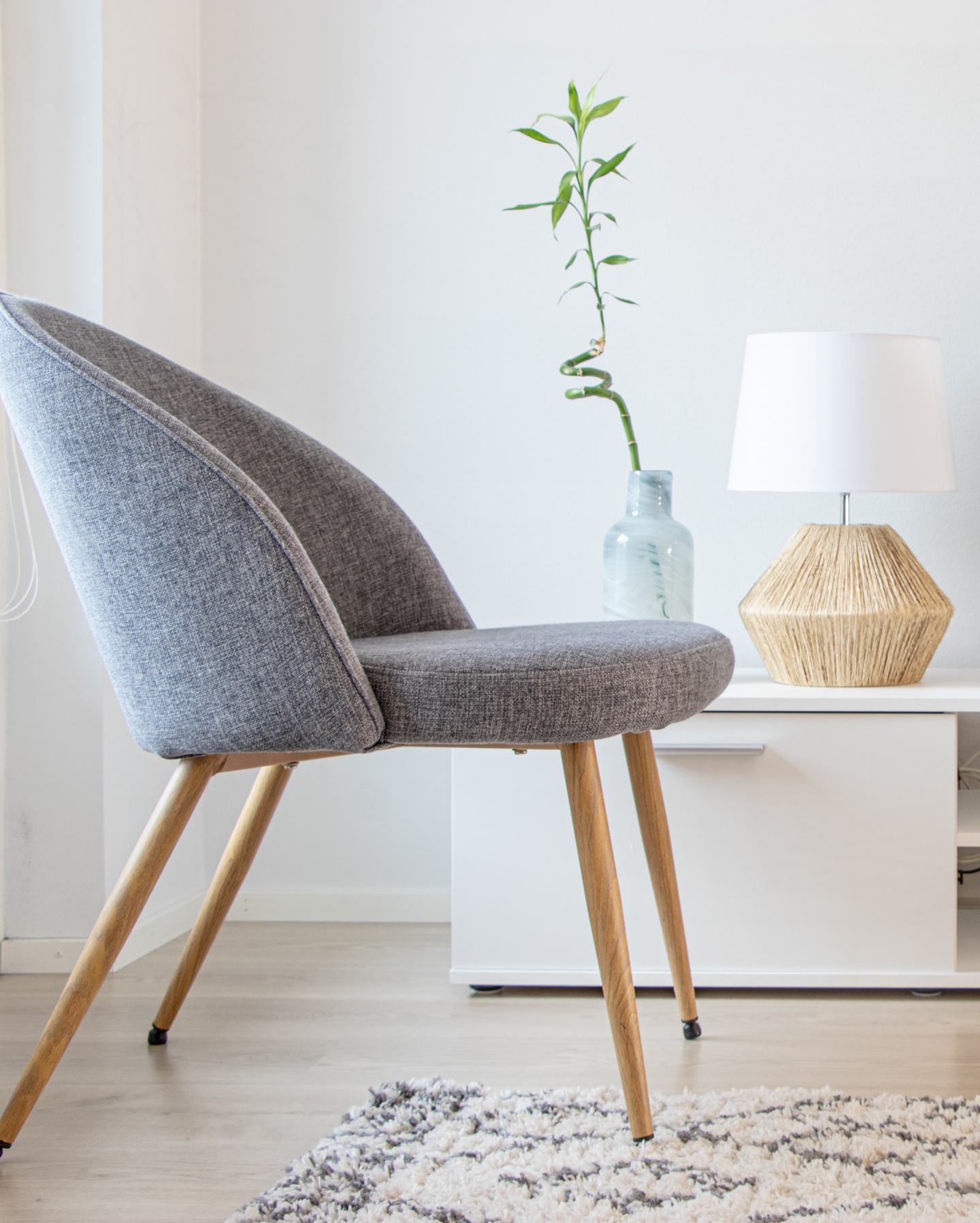 Pöytävalaisin Sessak Addie luonnonvaalea