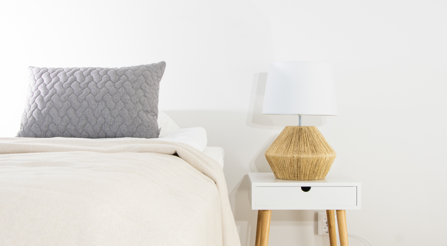 Pöytävalaisin Sessak Addie luonnonvaalea