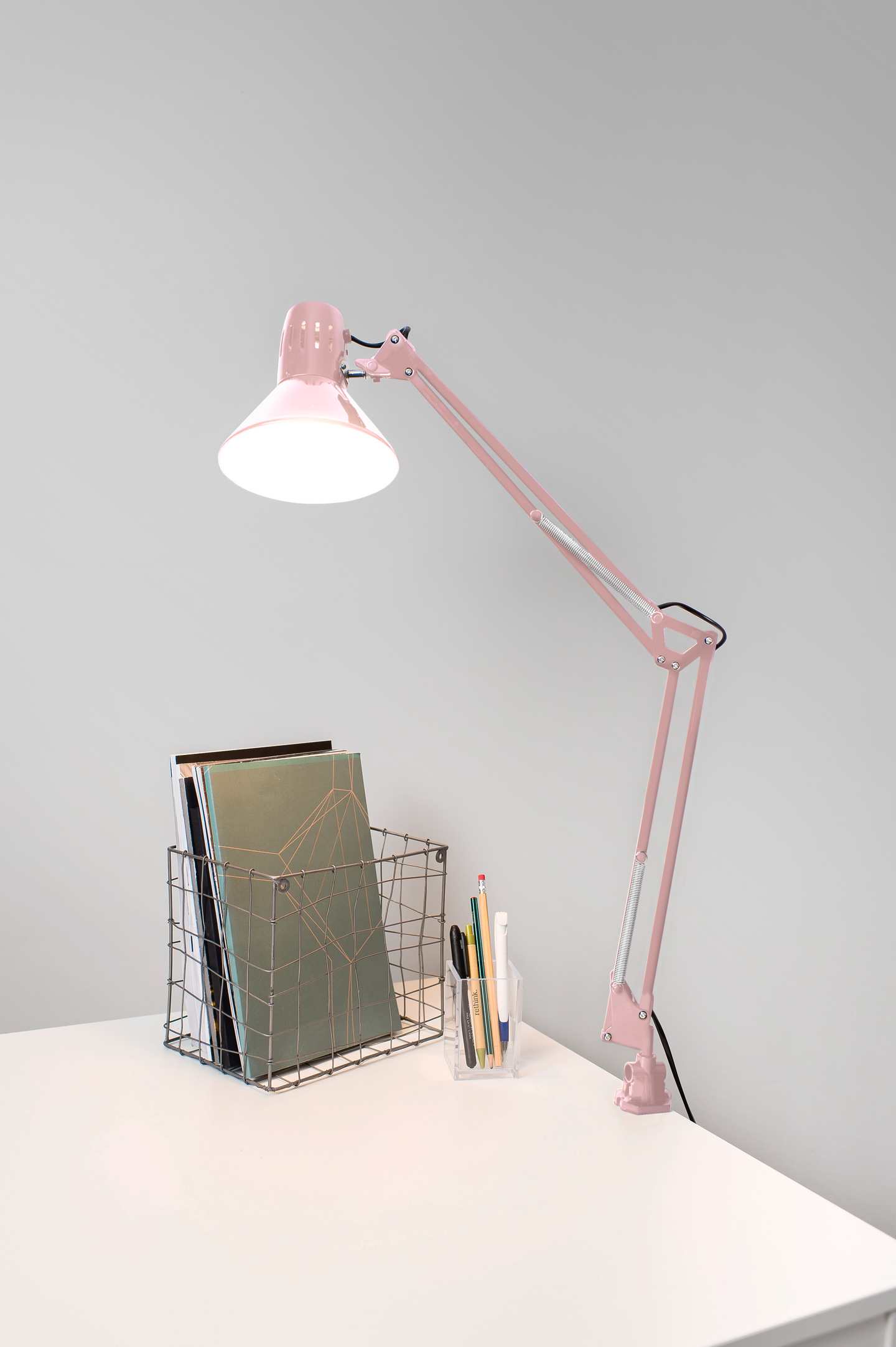 Pöytävalaisin Airam Venla E27 vaal.punainen