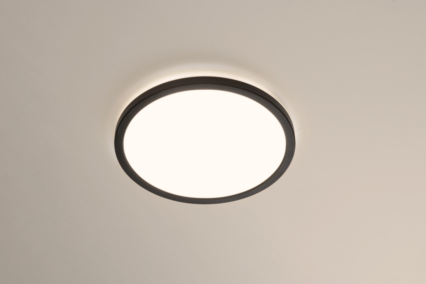 Plafondi Airam Alos 240 IP20 15W/930 step dim mu