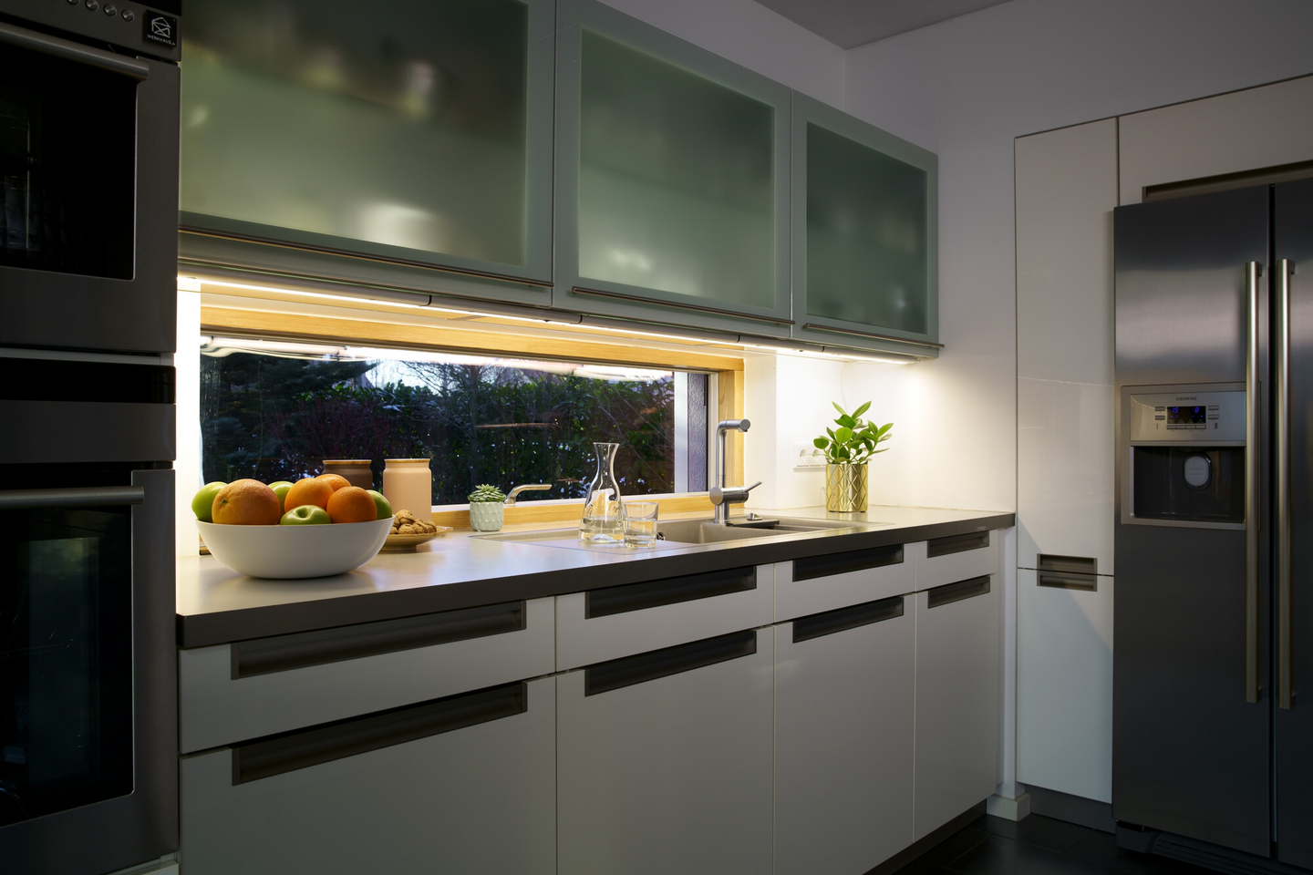 LED-kalustevalaisin OSRAM Linear LED ECO 527mm 3000K 760lm SENS