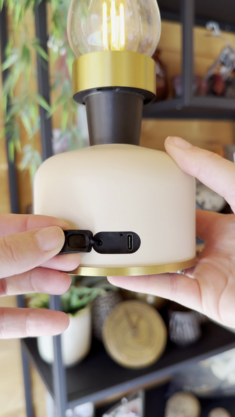 Pöytävalaisin Calex Lavinio IP54 ladattava hiekanvärinen