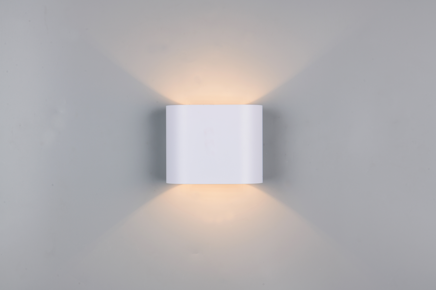 Seinävalaisin TRIO Alani G9 mattavalkoinen