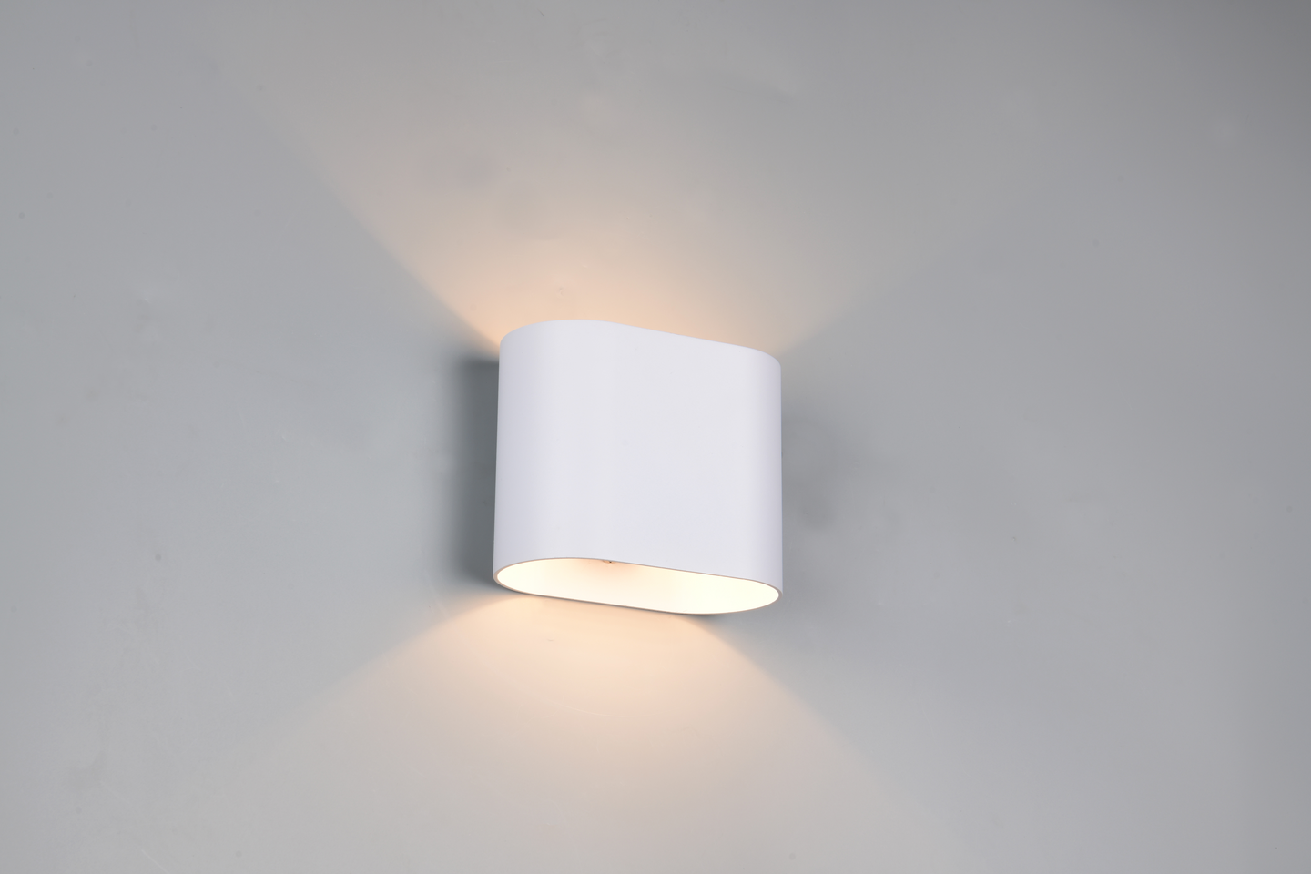 Seinävalaisin TRIO Alani G9 mattavalkoinen