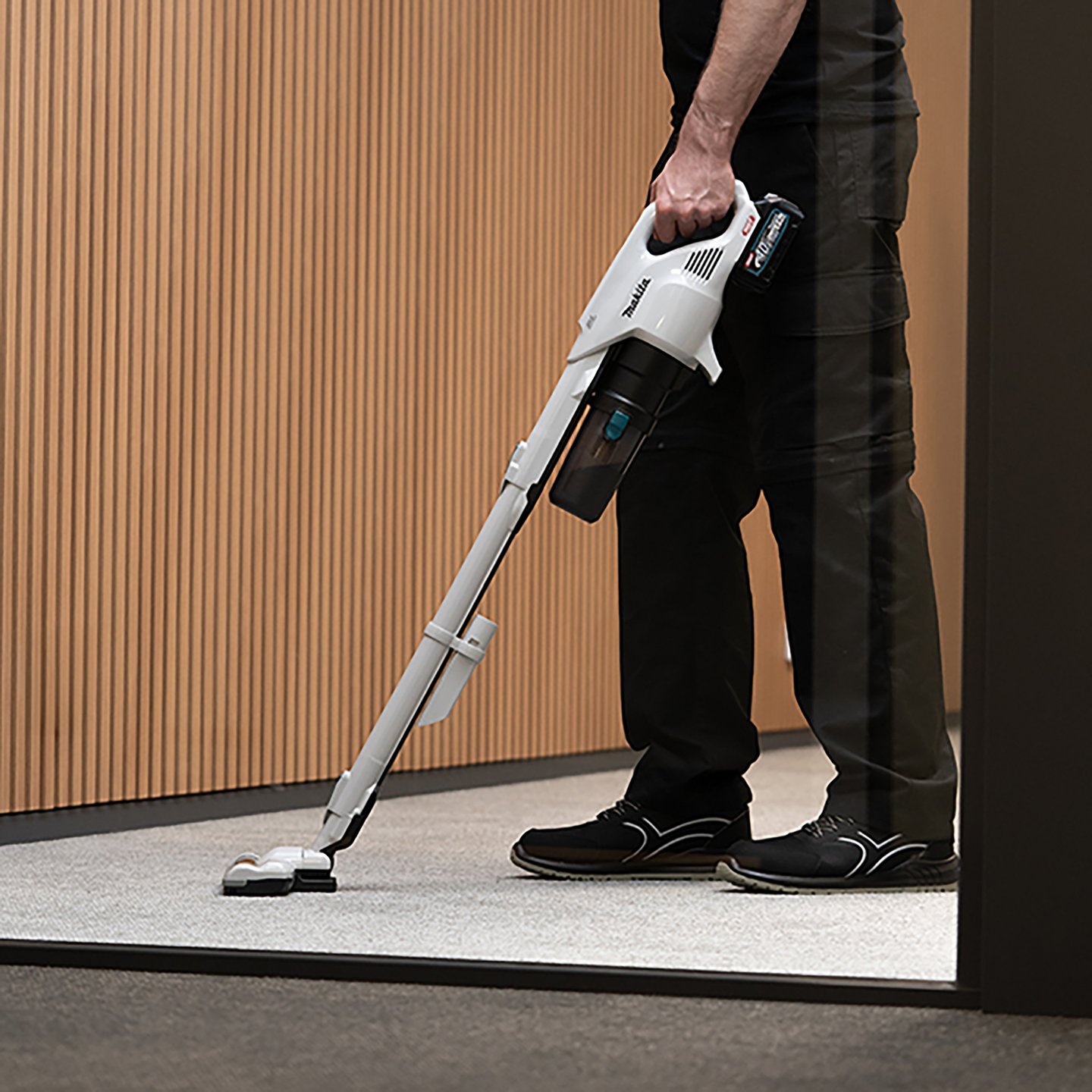 Akkuimuri Makita CL004GD101 40V XGT pyörivällä harjalla