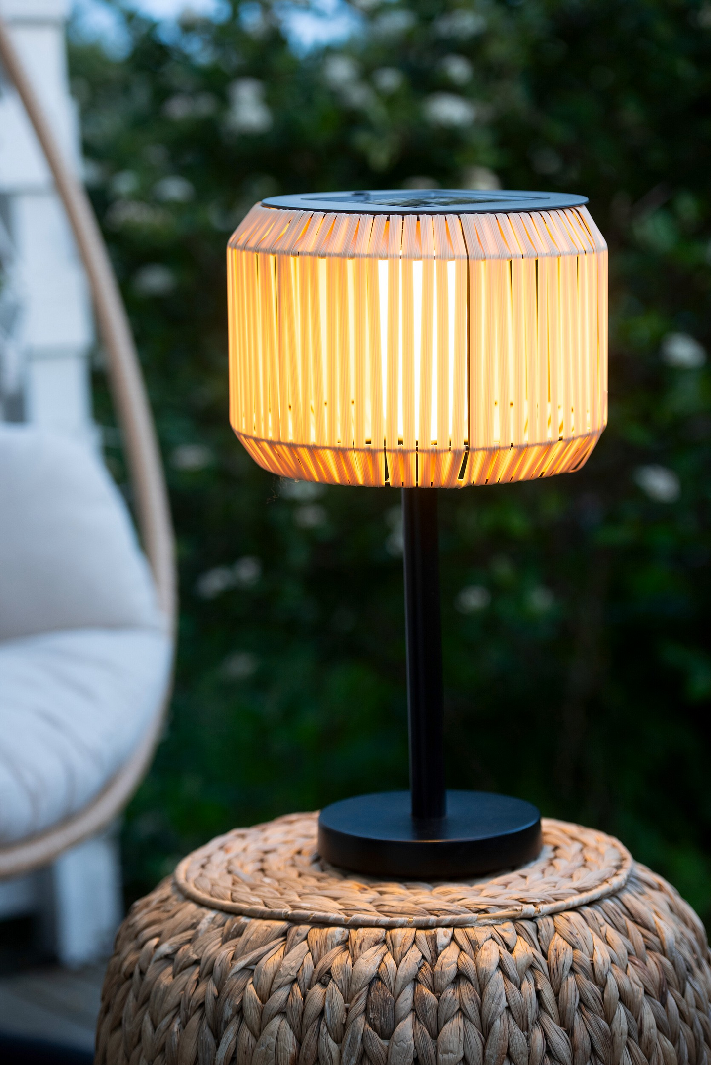 Solar ja ladattava pöytävalaisin Airam Zaria