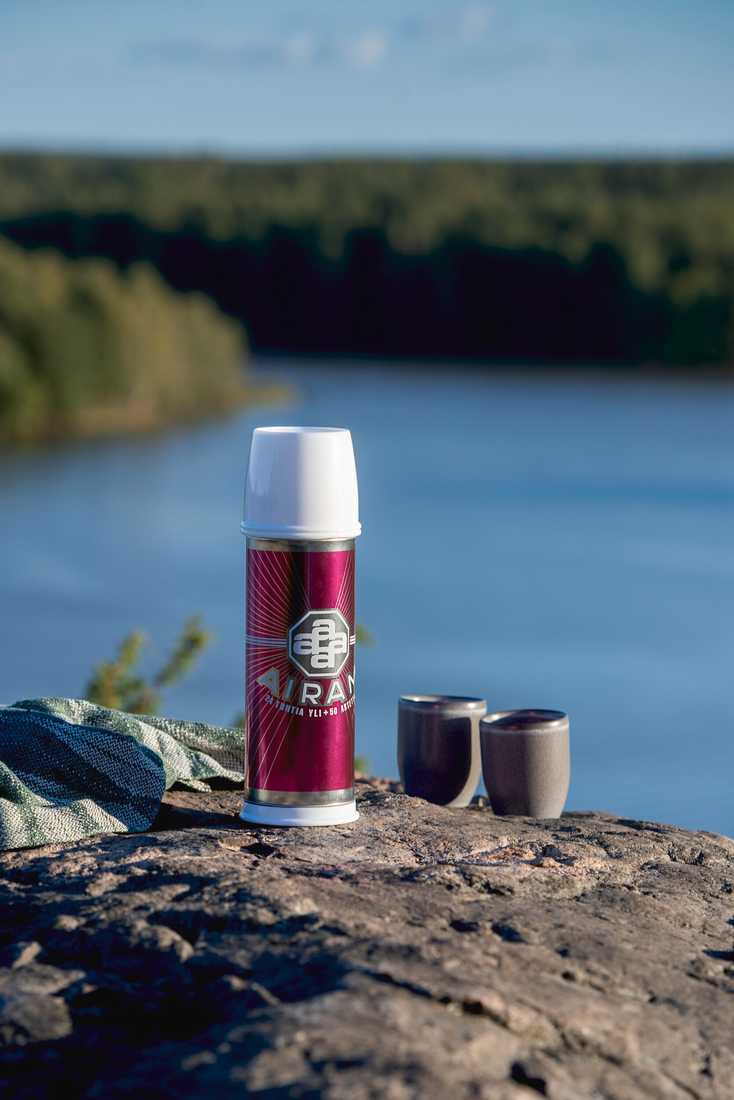 Termospullo Airam Roosa nauha 0,7L