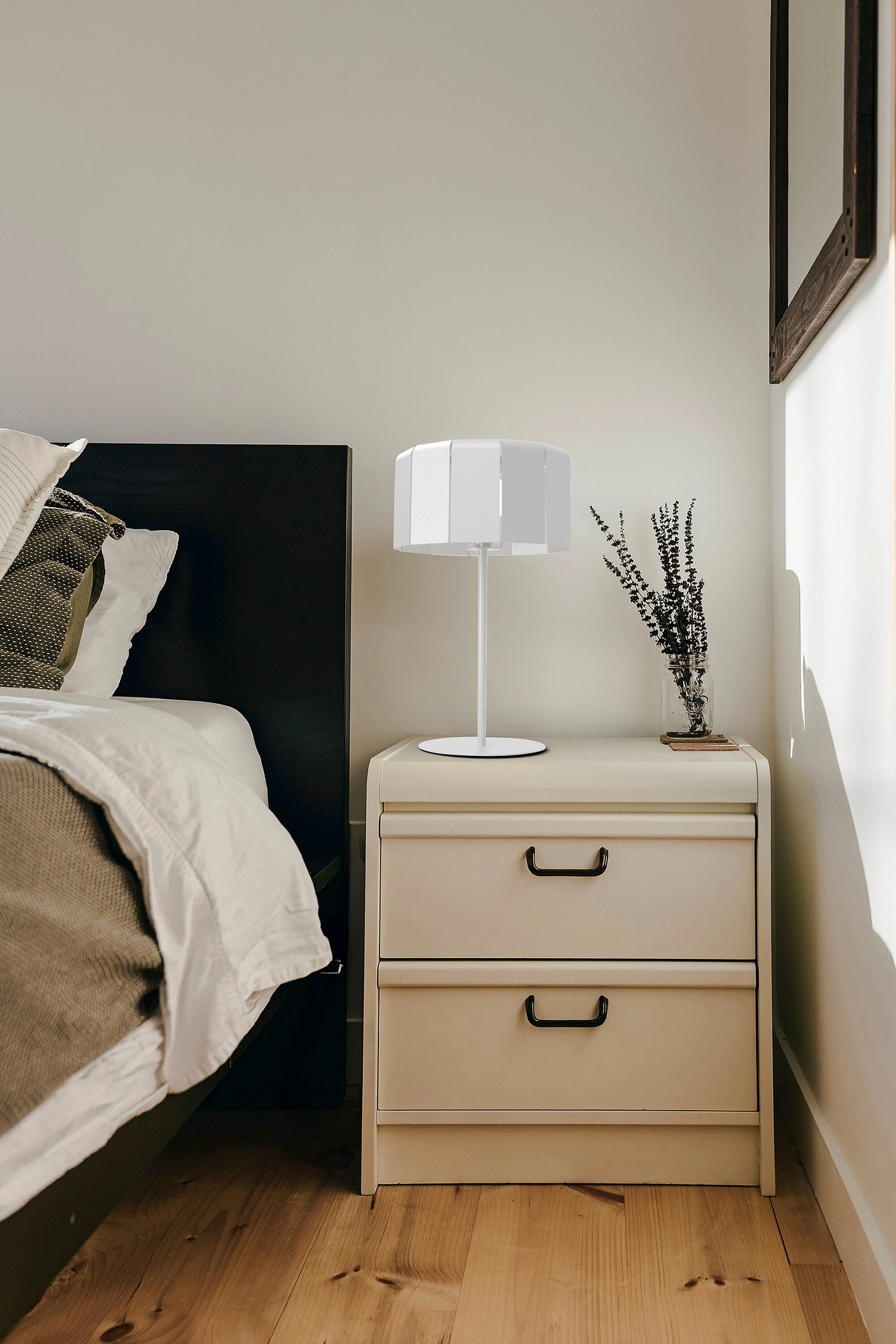 Pöytävalaisin Airam Karisto E27 valkoinen