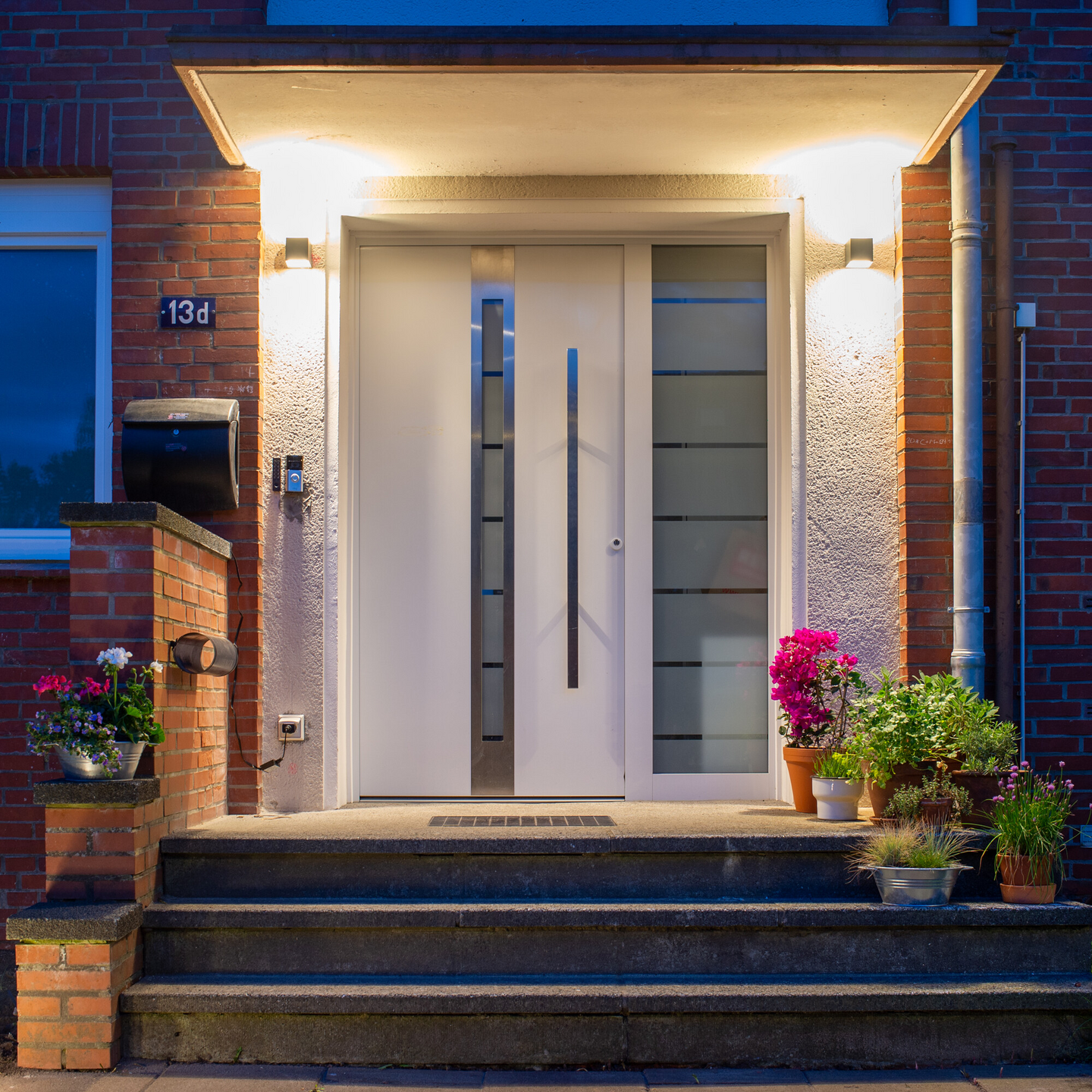 Led-seinävalaisin OSRAM Smart+ WiFi Brick UpDown RGBW 550lm IP44 tumman harmaa