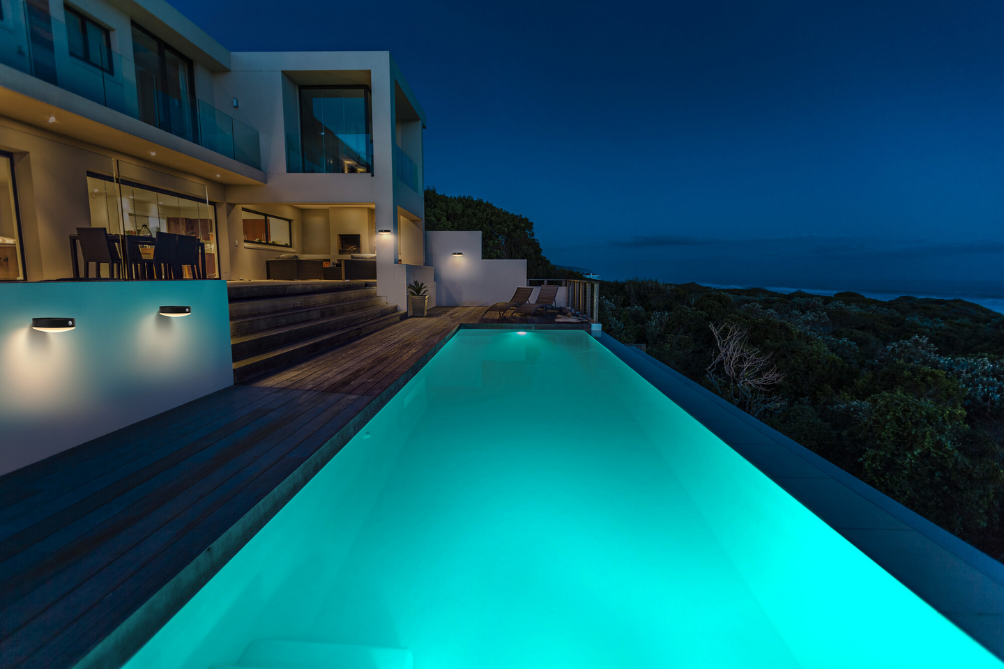 Led-seinävalaisin OSRAM Endura Solar Tossa 6W 3000K 500lm IP44 tunnistimella