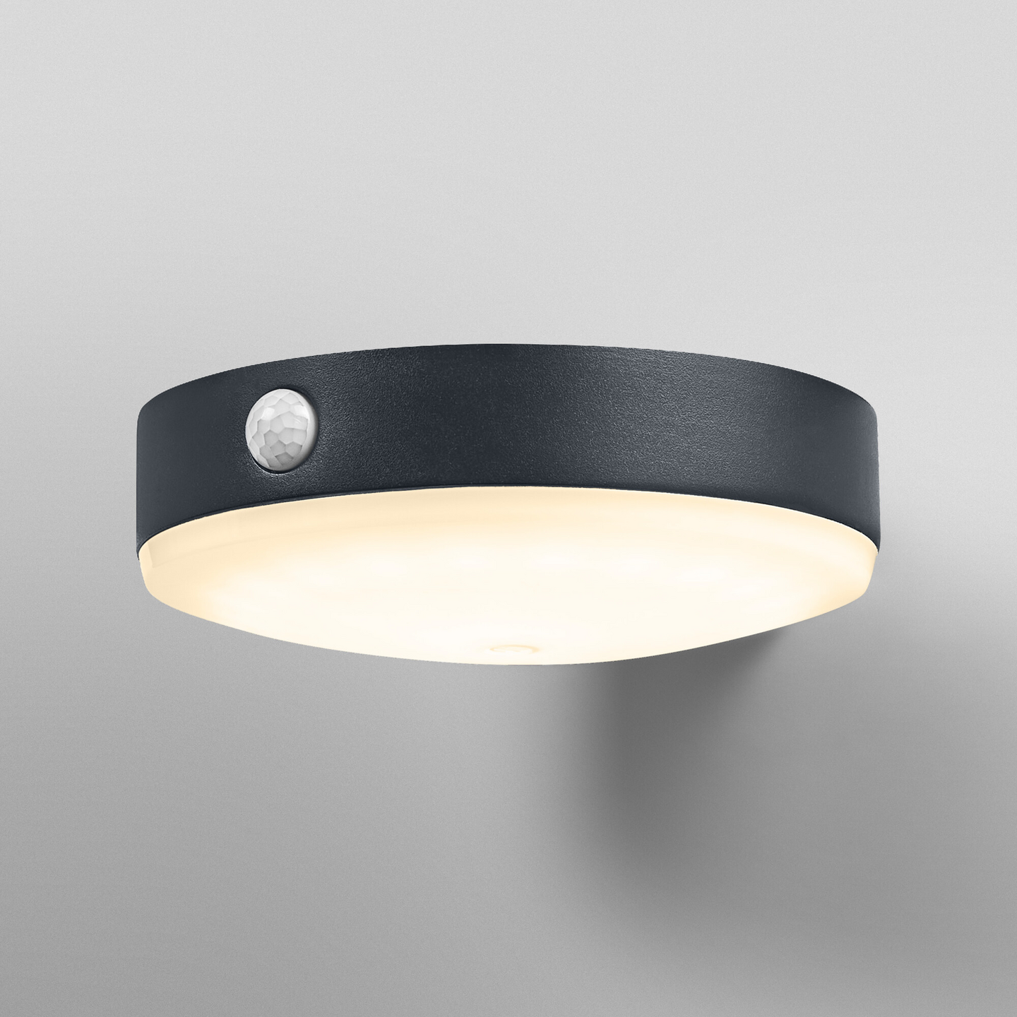 Led-seinävalaisin OSRAM Endura Solar Tossa 6W 3000K 500lm IP44 tunnistimella