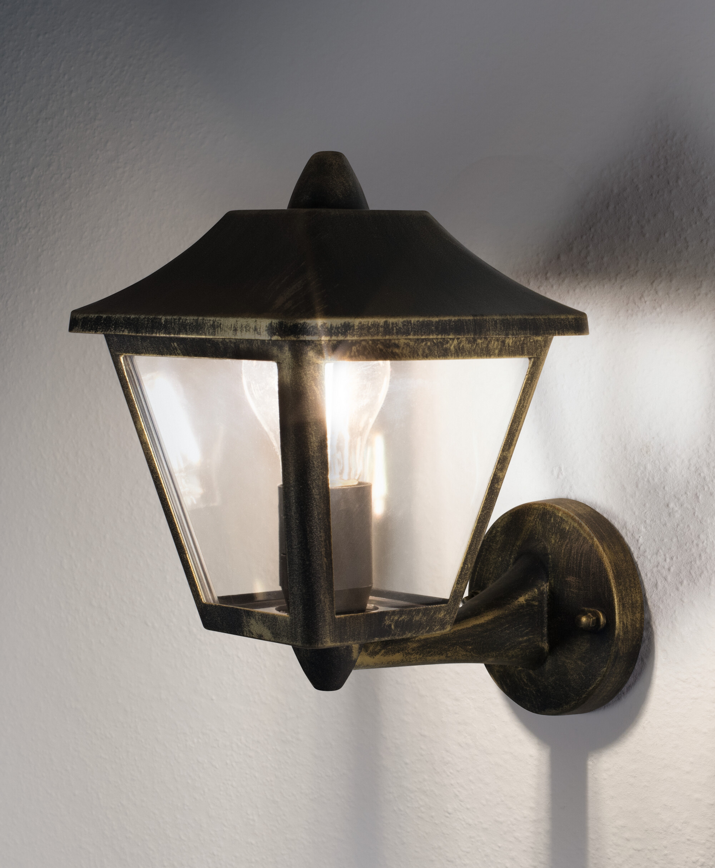 Led-seinävalaisin OSRAM Endura Classic Tradition E27 Gold IP44