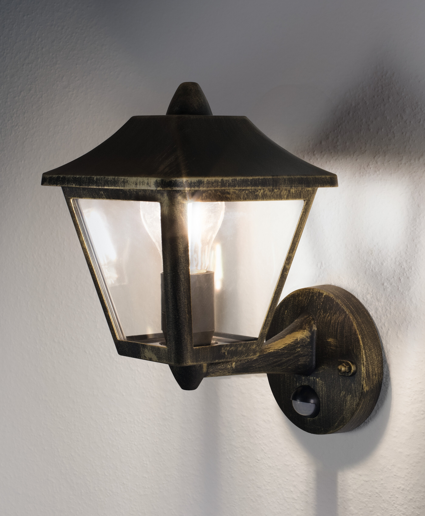 Led-seinävalaisin OSRAM Endura Classic Tradition E27 Gold IP44 tunnistimella