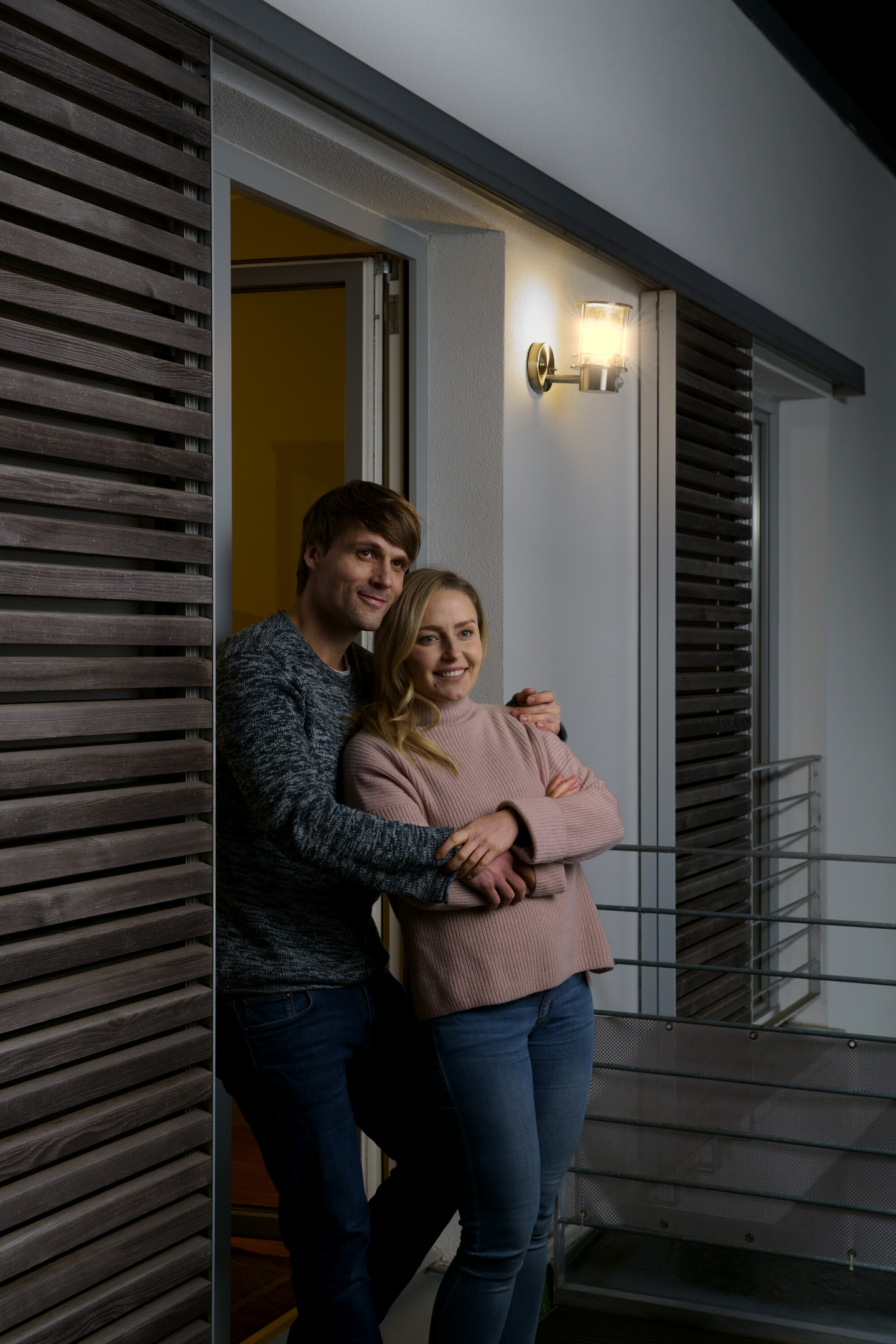 Led-seinävalaisin OSRAM Endura Classic Post Up E27 teräs IP44 tunnistimella