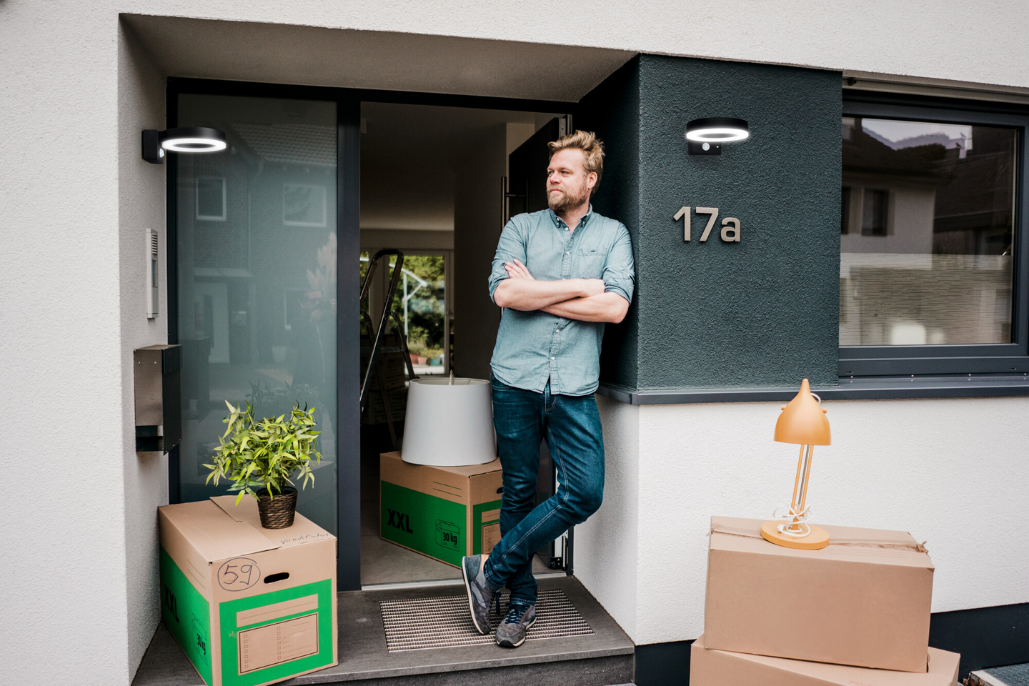 Led-seinävalaisin OSRAM Endura Style Solar 6W 3000K 400lm IP44 musta