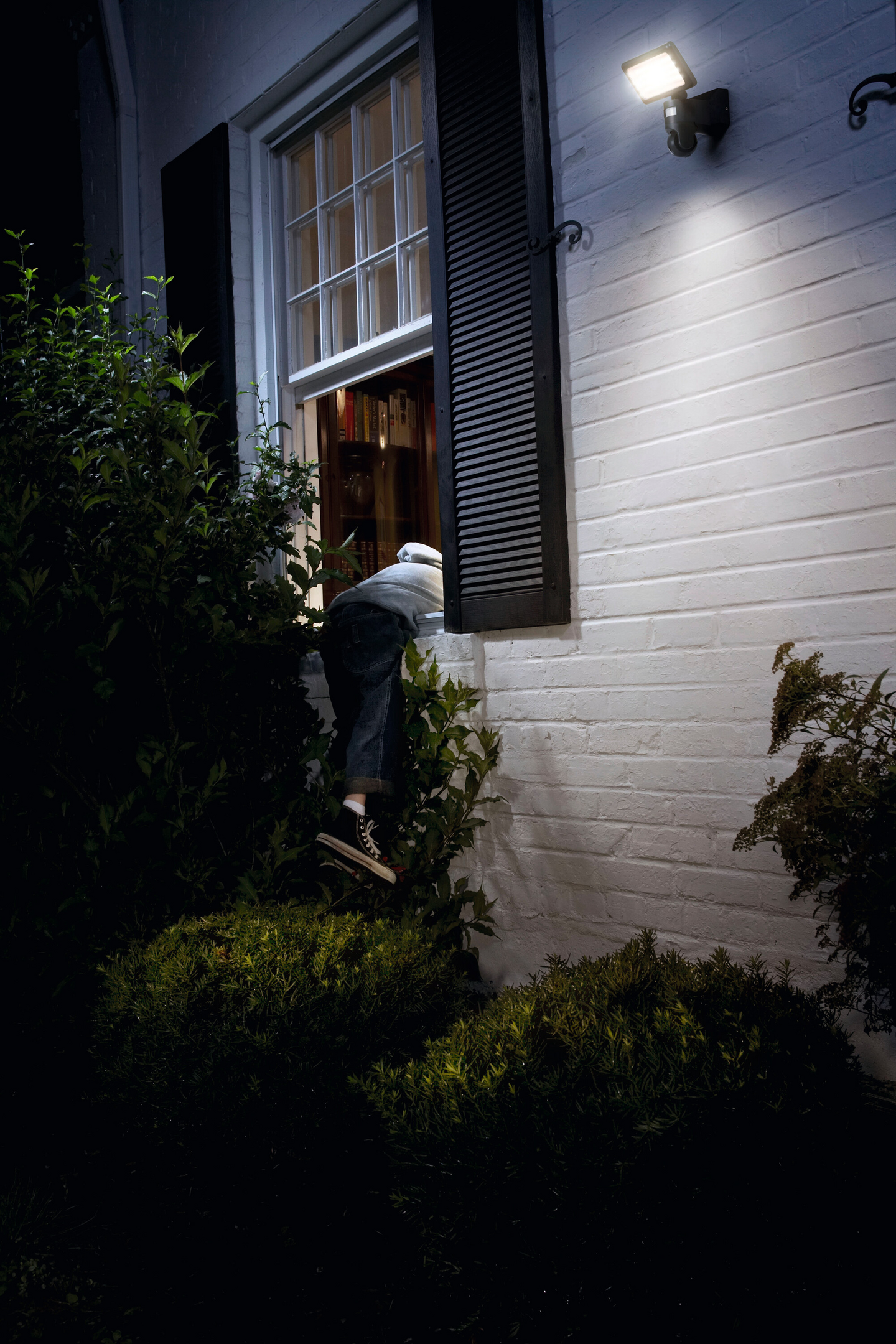 Led-valonheitin OSRAM Smart+ WiFi Flood 3000K 2000lm kamera