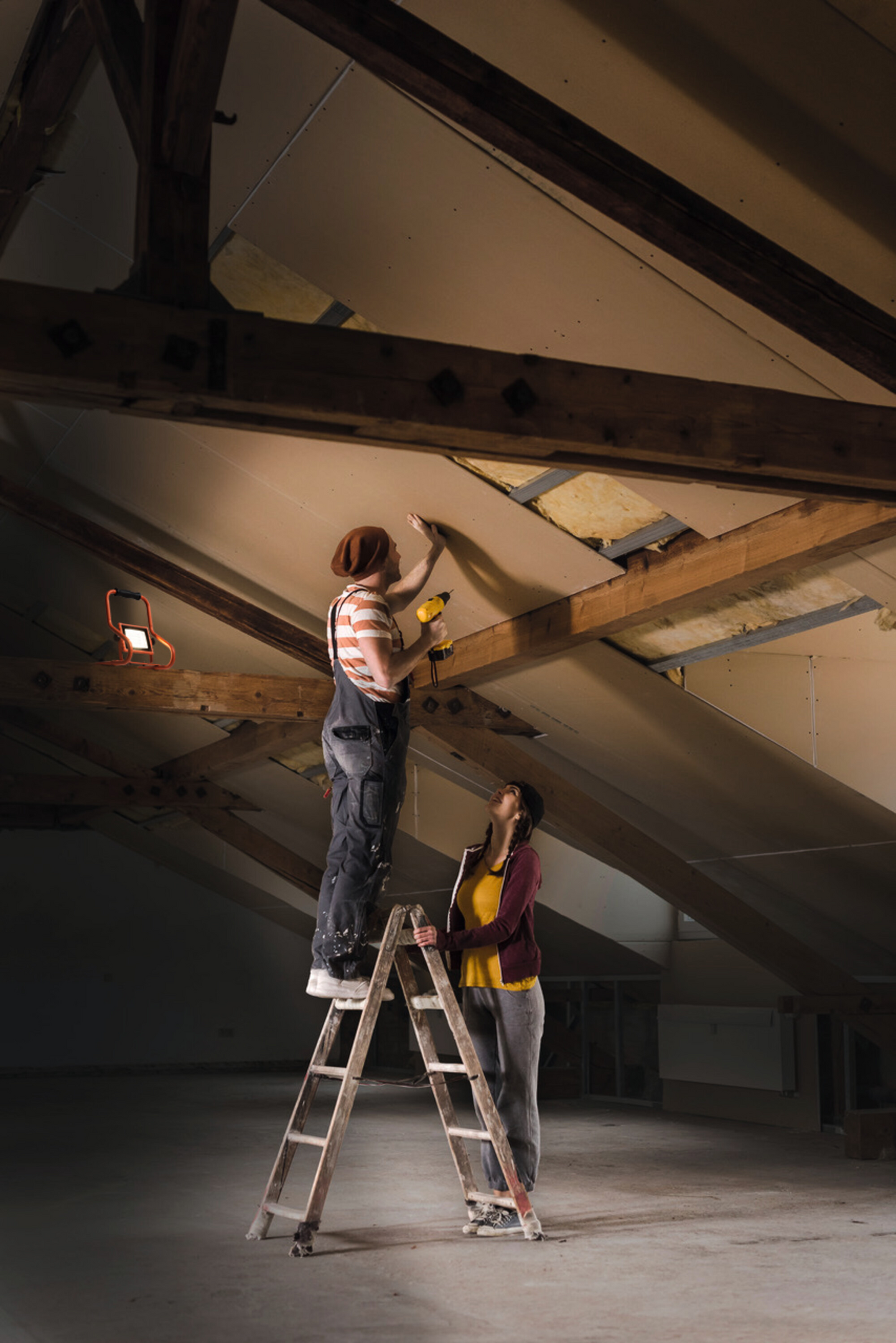 Led-työvalaisin OSRAM Worklight 20W 4000K 1600lm R-jalusta akulla