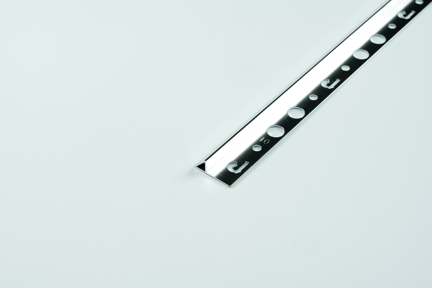 Laattalista 45astetta 10mm alumiini Bright Silver 2700mm