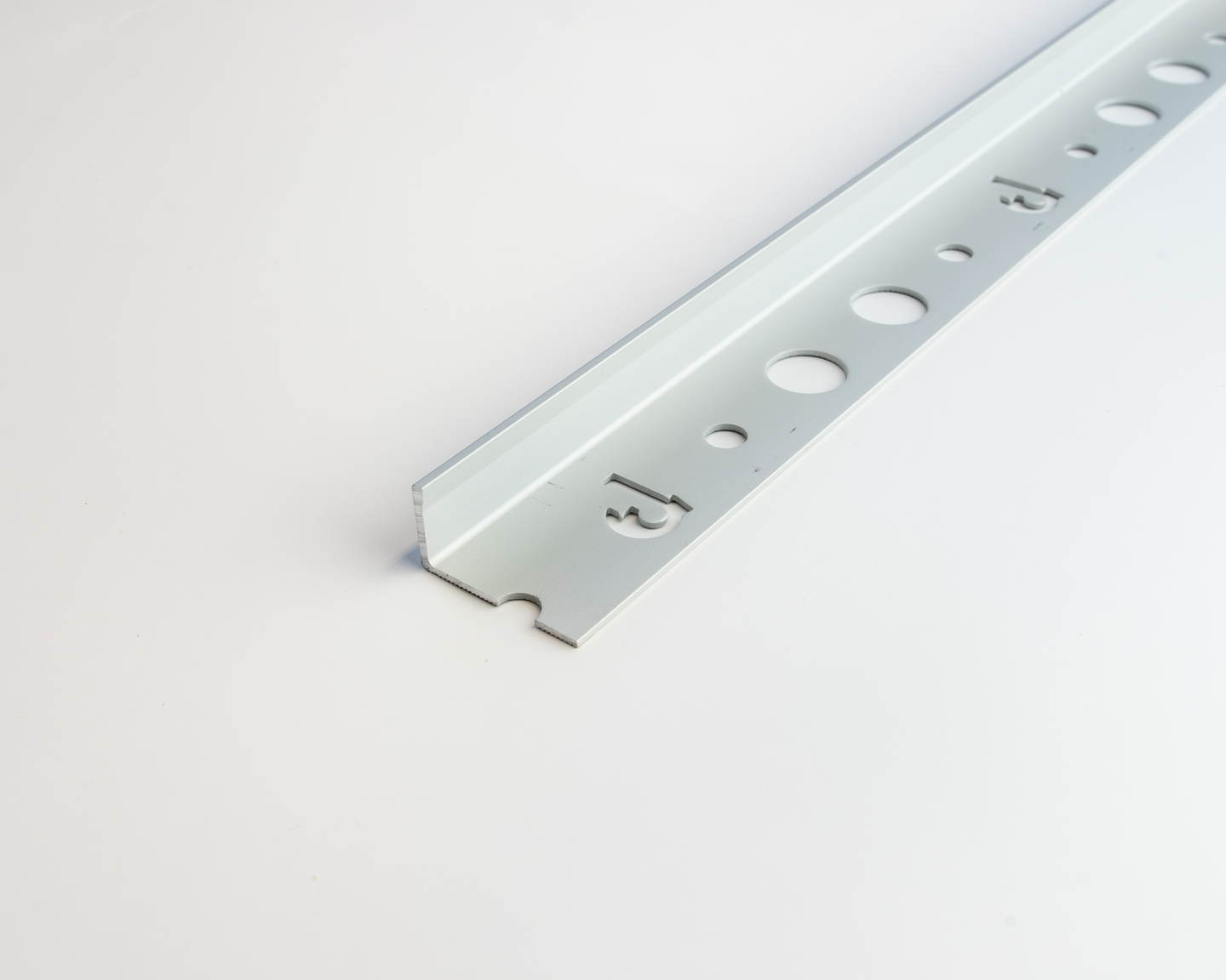 Pääte- ja suojalista 12,5mm 2,5m alu hopea-anodisoitu ae 125