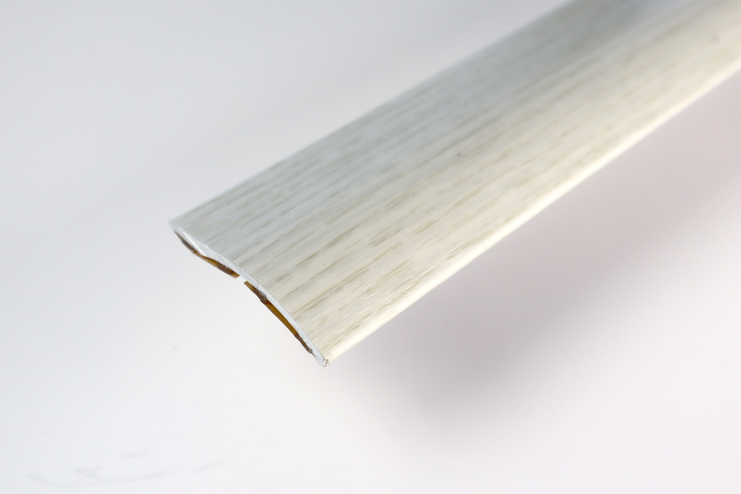 Tarra-eritasolista 50mm harmaa tammi tasoero 0-18mm sileä 2000mm