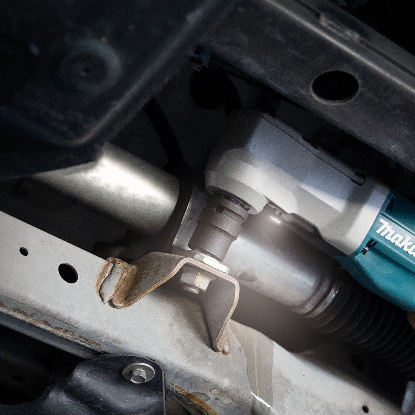 Akkumutterinväännin Makita DTL300Z iskevä kulmamalli 18V LXT runko