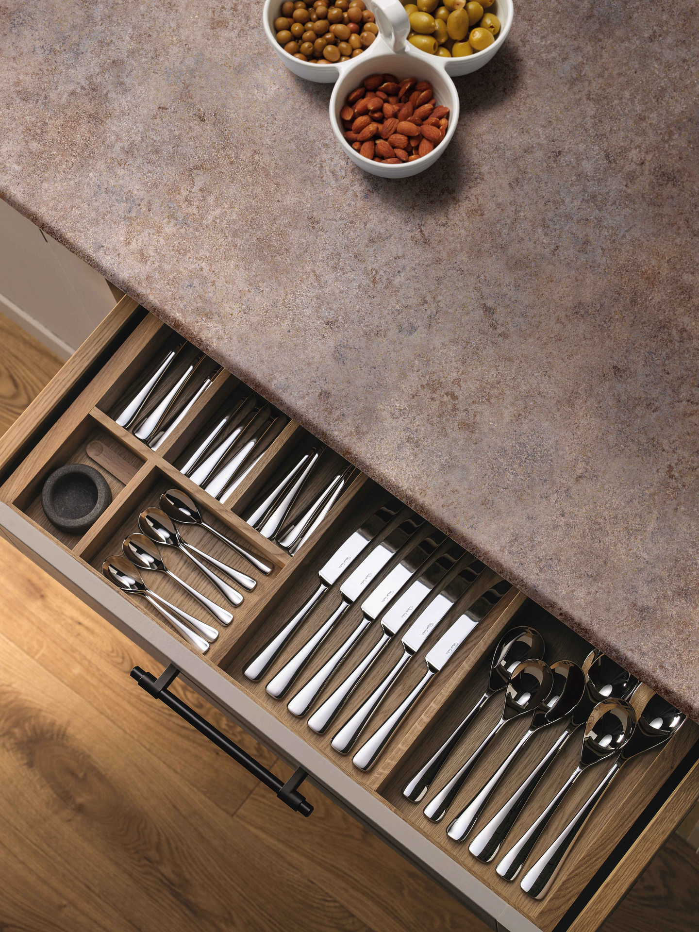 BÄNKSKIVA SALENTINE 28X610X3000 LAMINAT R 026-GRA