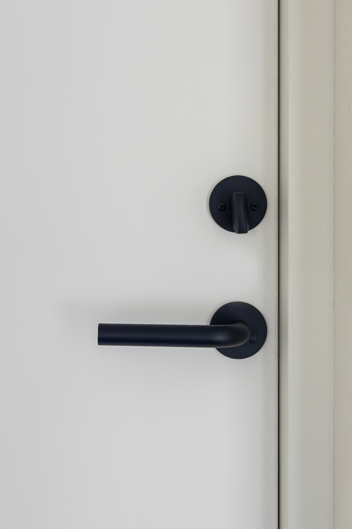 DÖRRHANDTAG HABO PORTLAND SVART, MED RETURFJÄDER SB