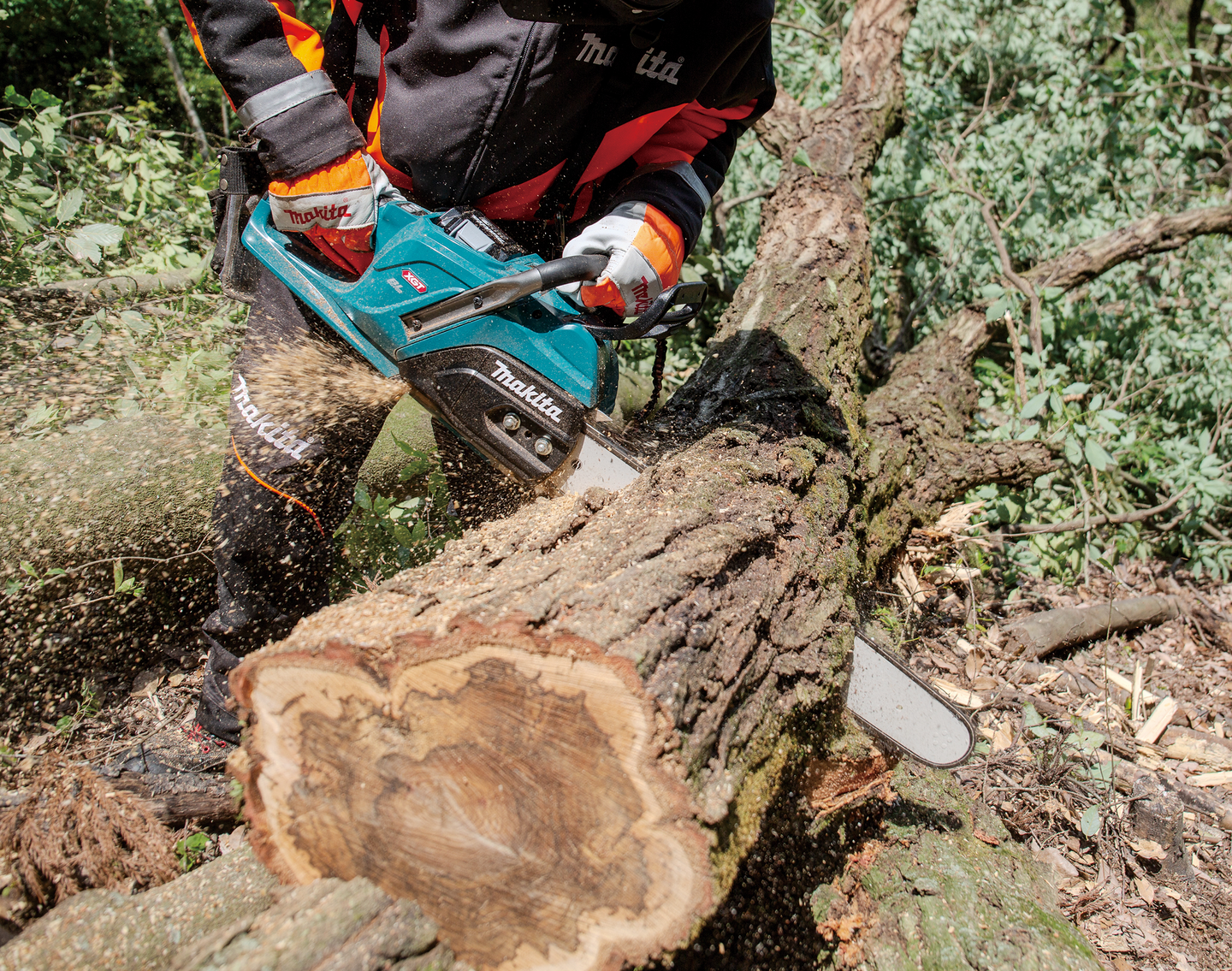 Akkuketjusaha Makita UC030GZ01 40V XGT runkoversio