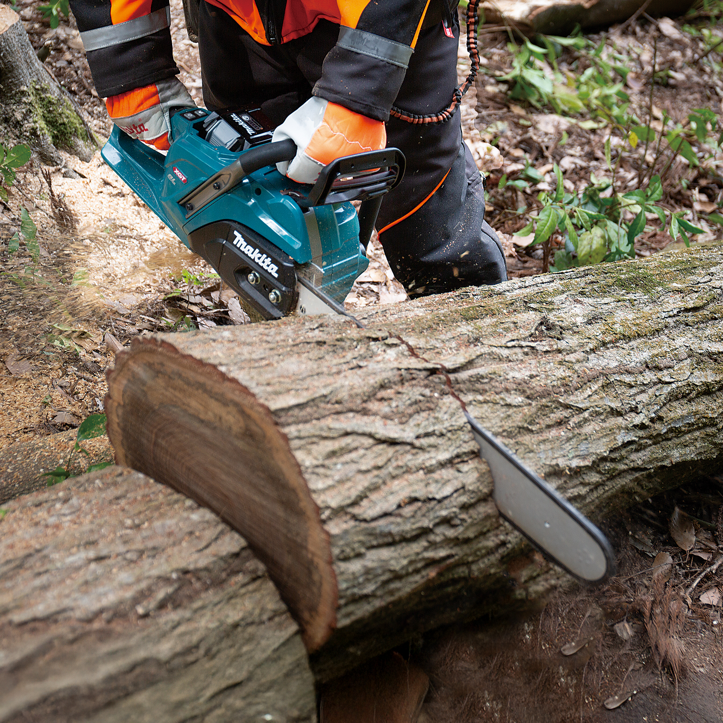 Akkuketjusaha Makita UC030GZ01 40V XGT runkoversio