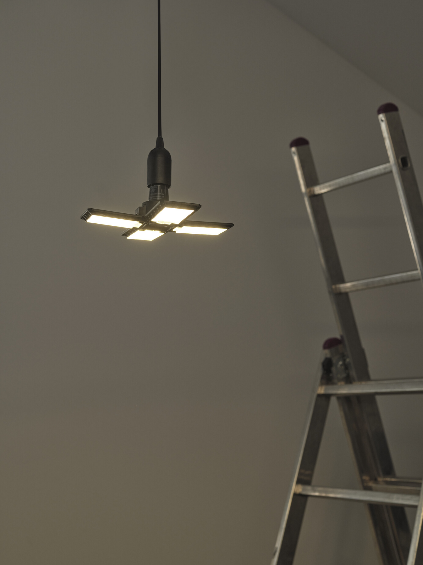 Led-lamppu OSRAM Highbay Blade 1700lm 17W 4000K E27 musta