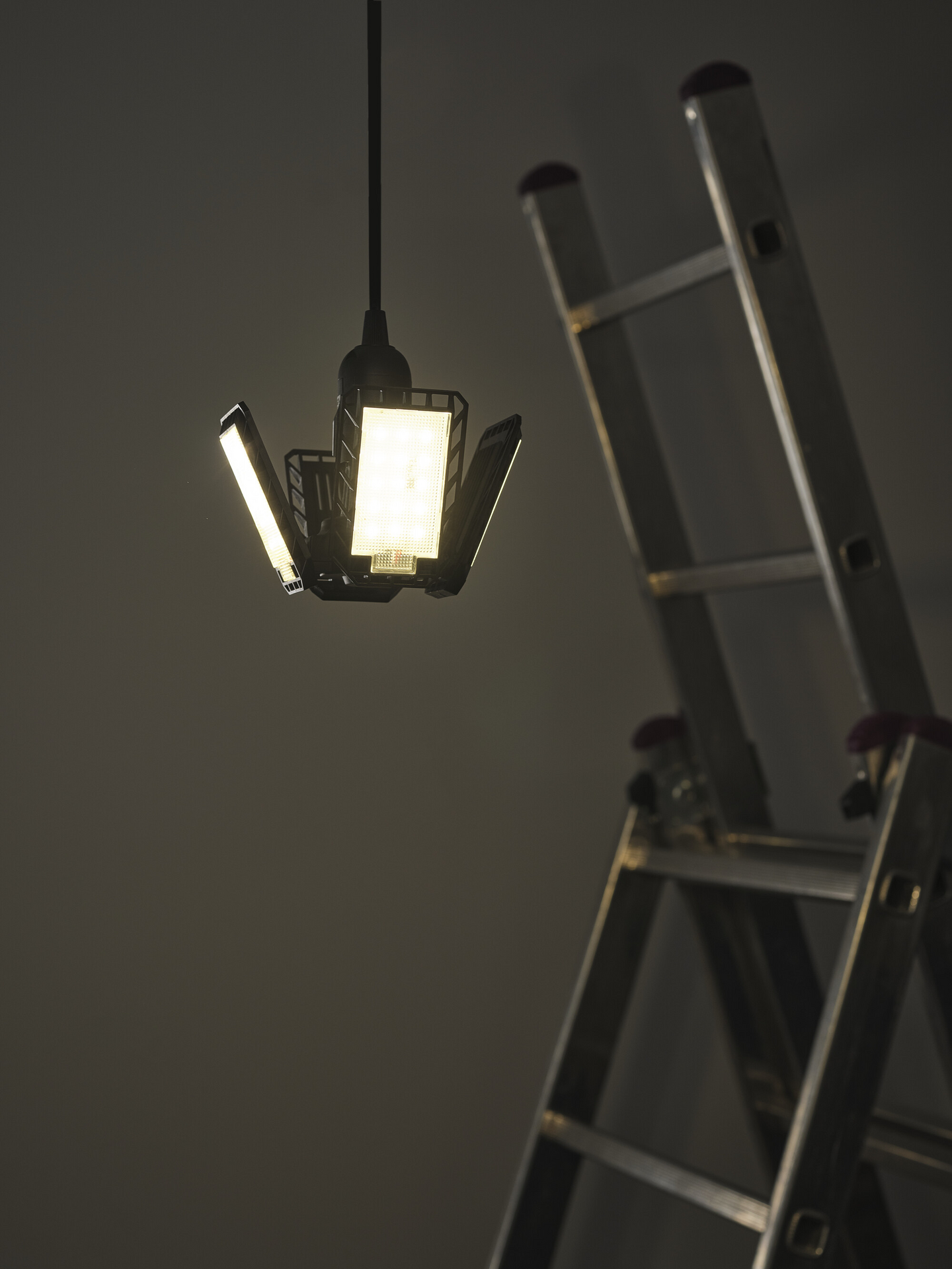 Led-lamppu OSRAM Highbay Blade 1700lm 17W 4000K E27 musta