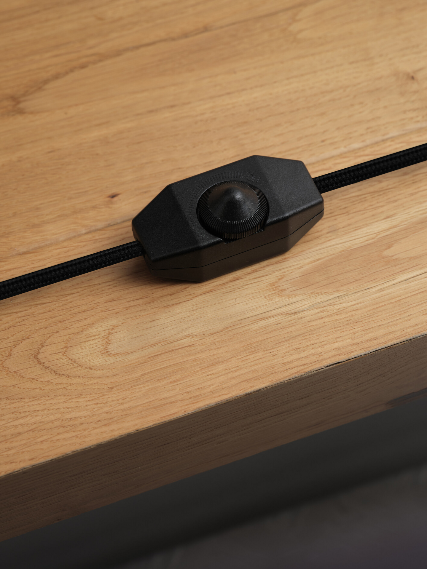 Pöytävalaisin OSRAM Decor Marble Base Table E27 DIM musta