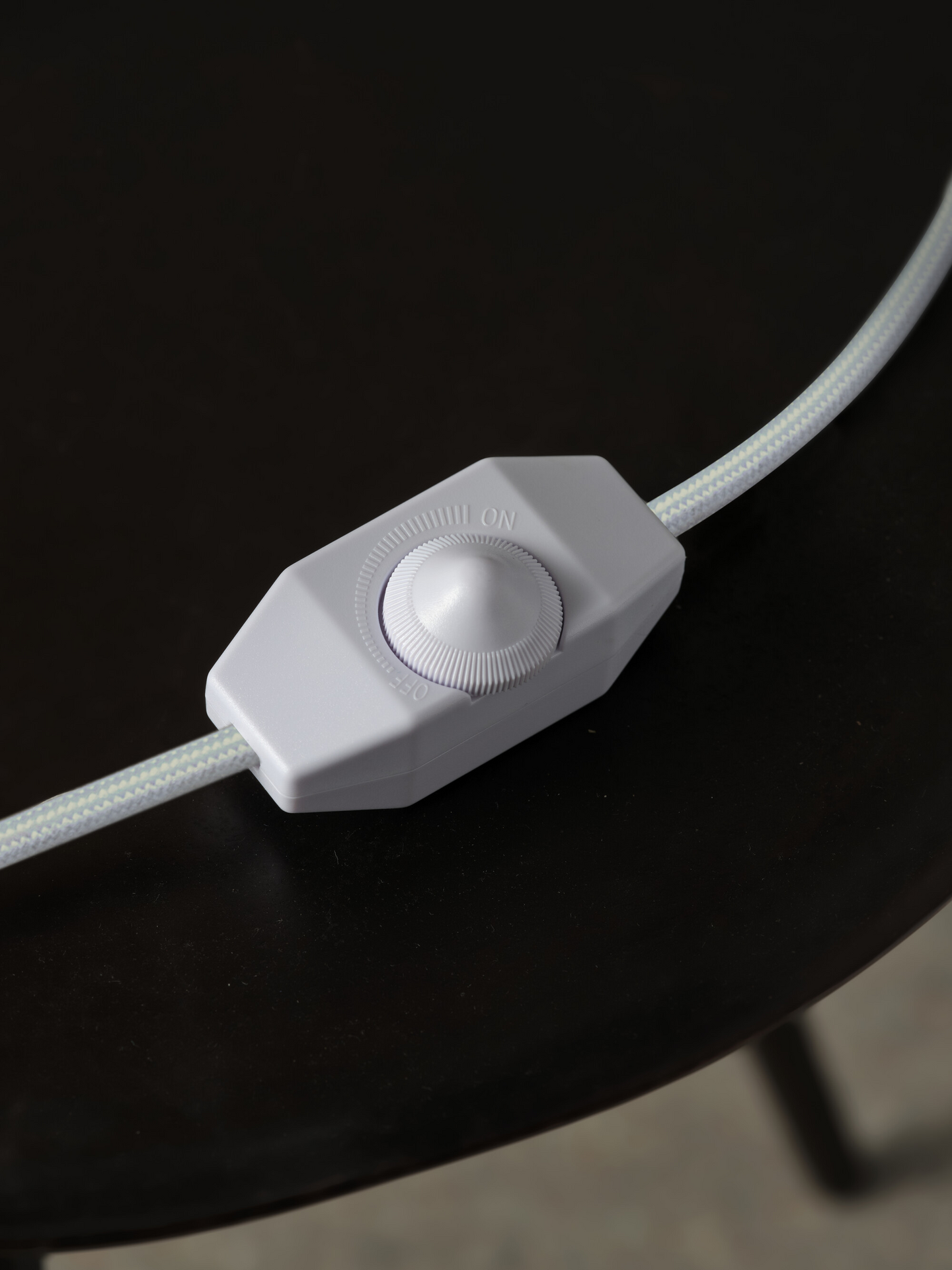 Pöytävalaisin OSRAM Decor Marble Base Table E27 DIM valkoinen