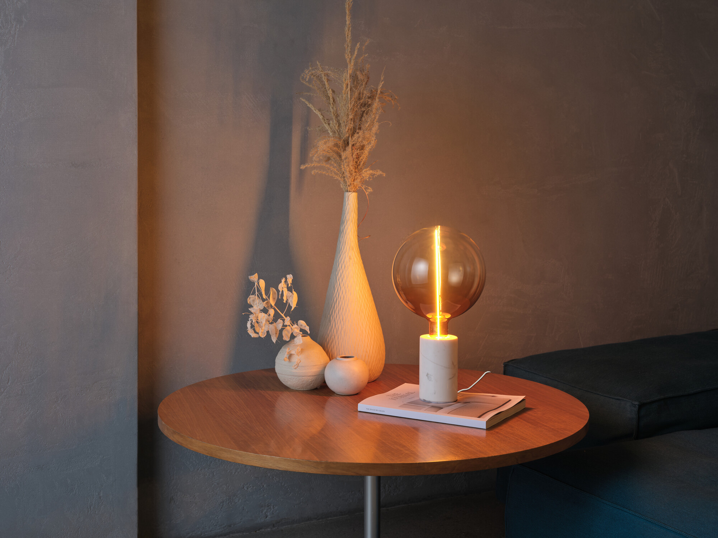 Pöytävalaisin OSRAM Decor Marble Base Table E27 DIM valkoinen