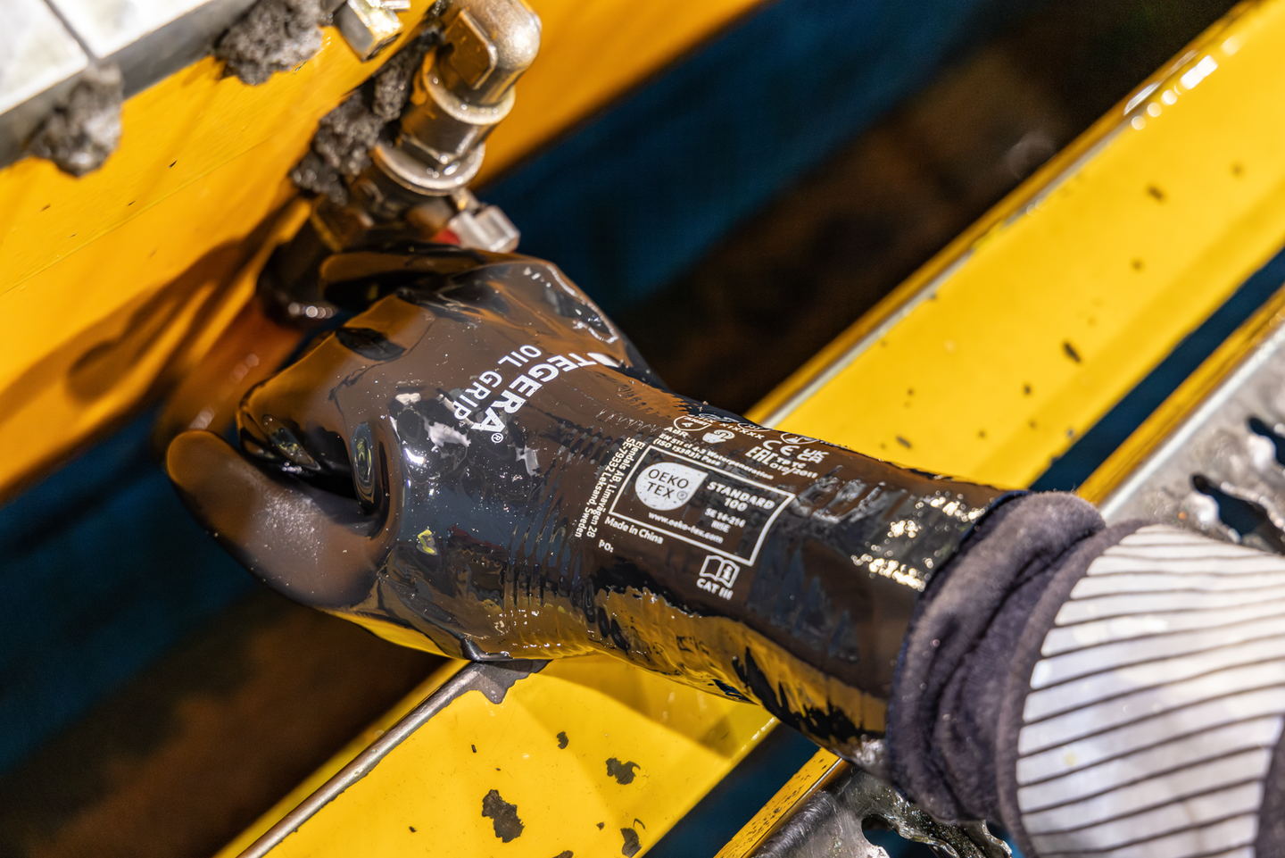 Synteettiset käsineet Tegera Oil Grip 8853