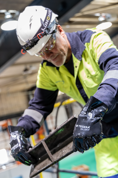 Synteettiset käsineet Tegera Oil Grip 8853