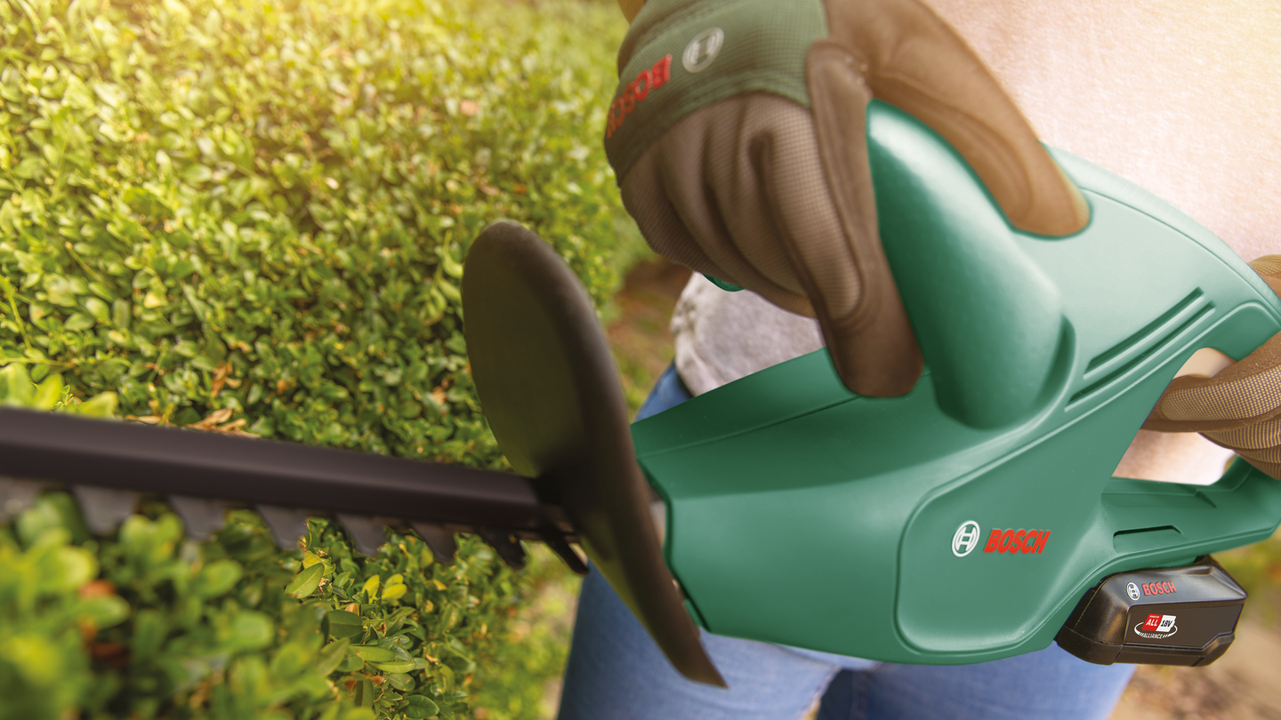 HÄCKSAX BOSCH EASYHEDGECUT 18V 2,0AH AL1810CV