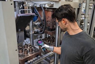 Lämpökamera Bosch GTC 12V-450-13 3xAA-paristot ja kotelo