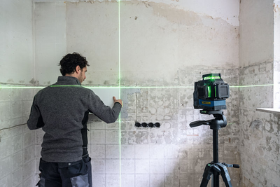 Linjalaser Bosch GLL 12V-100-33 CG + 4 x AA-paristot ja tasku