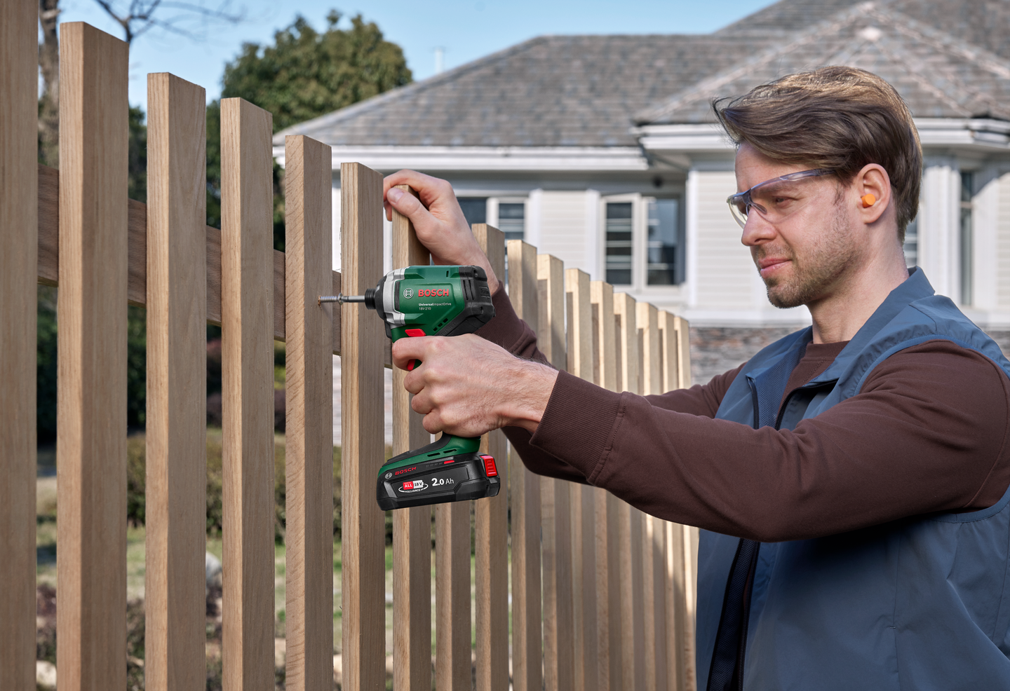 Akkuiskuruuvinväännin Bosch UniversalImpactDrive 18V-210 Solo