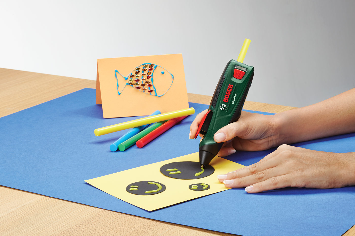 Liimapuikko Bosch pkp 7mm 10 kpl värillinen