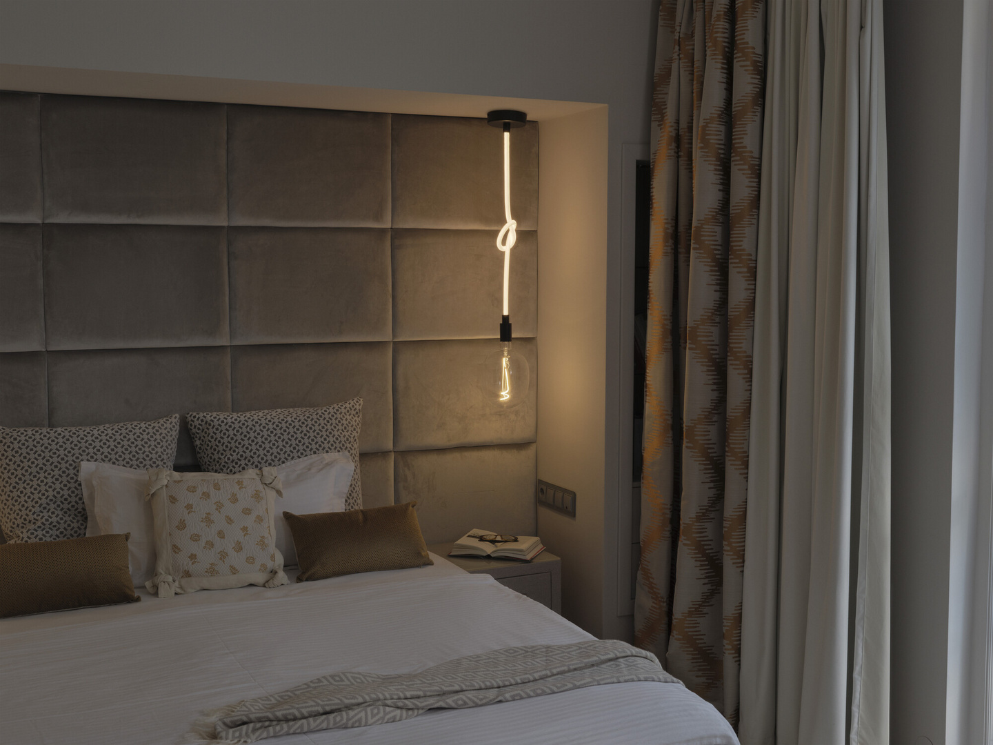 LED-riippuvalaisin OSRAM Decor Glow Pendant E27 musta