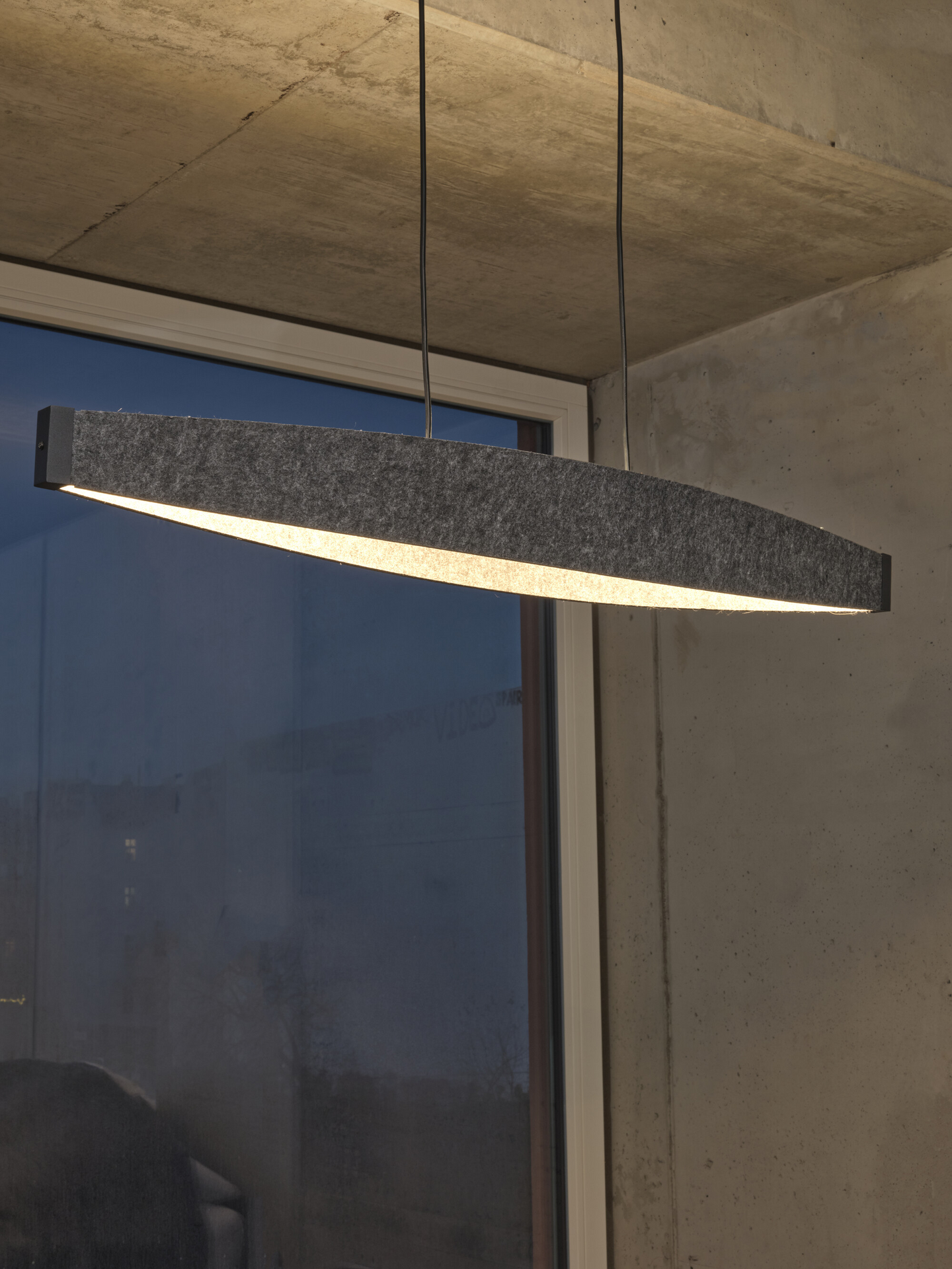 LED-riippuvalaisin OSRAM Decor Flat Felt 23W 3000K 800lm tumman harmaa