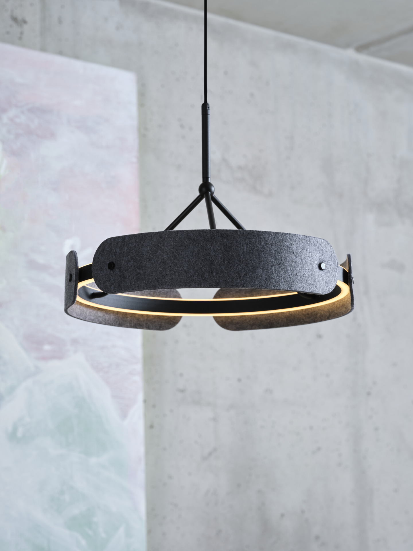 LED-riippuvalaisin OSRAM Decor Curve Felt 33W 3000K 1000lm tumman harmaa