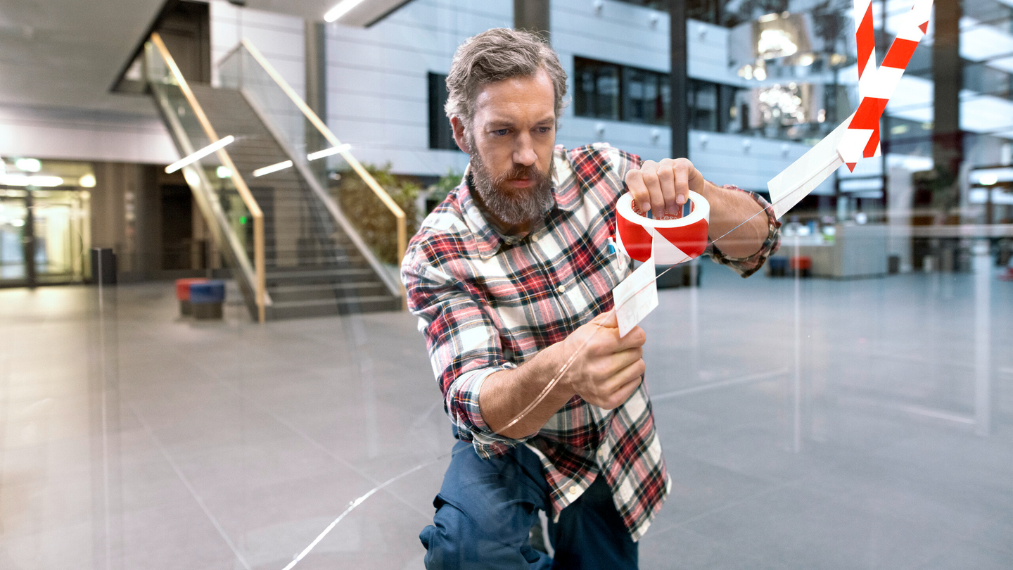 VARSELTAPE 33M X 50MM RØD/HVIT