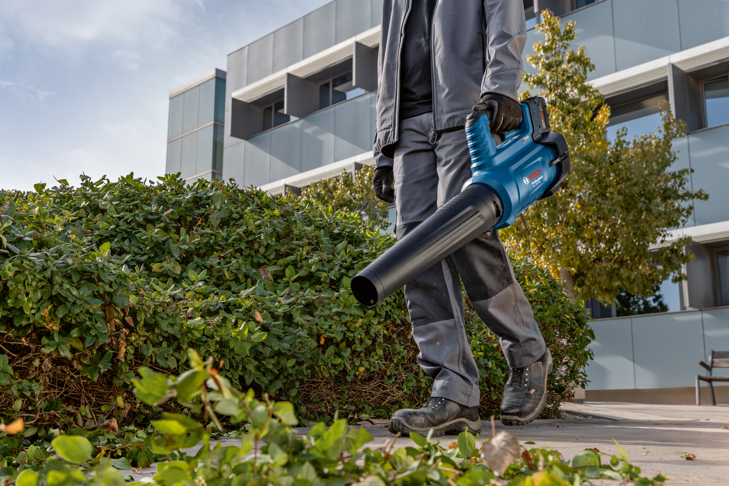 LÖVBLÅS BOSCH GBL 18V-700 SOLO