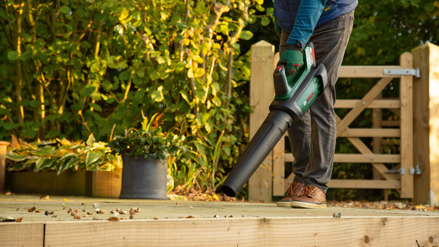 Akkulehtipuhallin Bosch AdvancedLeafBlower 36V-750 1x2,0Ah + laturi